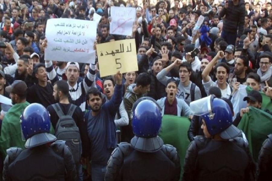 مخالفان الجزایری خواهان برکناری نظام حاکم شدند