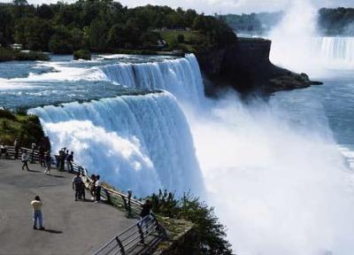 گردشگری: یک آبشار از دو کشور
