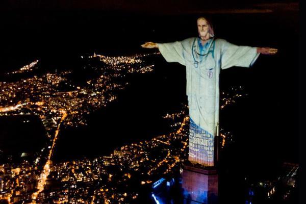 نورپردازی مجسمه مسیح ریو برای ادای احترام به کادر درمان