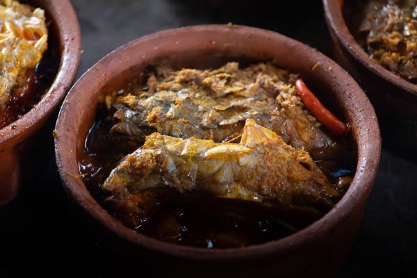 طرز تهیه قلیه ماهی خوزستانی؛ رازهای سبزی، تمبر هندی و ماهی طرز تهیه قلیه ماهی خوزستانی؛ رازهای سبزی، تمبر هندی و ماهی
